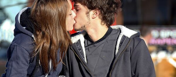 Quand les smartphones sont plus attirants que le sexe - Sputnik Afrique