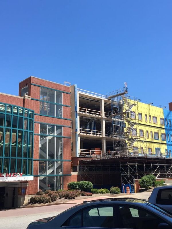 Cet ouvrier qui divertit les enfants en travaillant - Sputnik Afrique