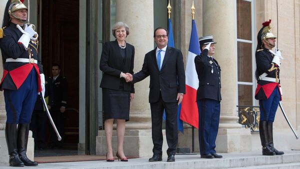 Встреча премьер-министра Великобритании Терезы Мэй и президента Франции Франсуа Олланда - Sputnik Afrique