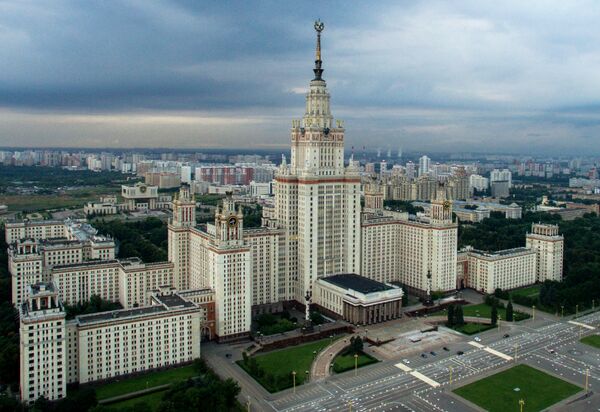 Les gratte-ciel staliniens vus depuis le ciel - Sputnik Afrique