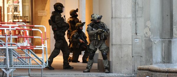 Polizisten an der Münchner U-Bahn-Station Karlsplatz/Stachus - Sputnik Afrique