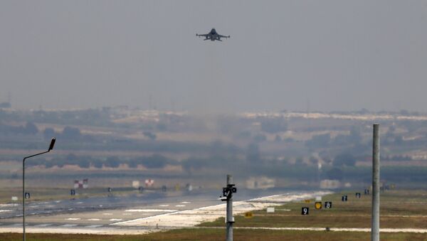 A Turkish Air Force warplane takes off from the Incirlik Air Base, in the outskirts of the city of Adana, southeastern Turkey - Sputnik Afrique