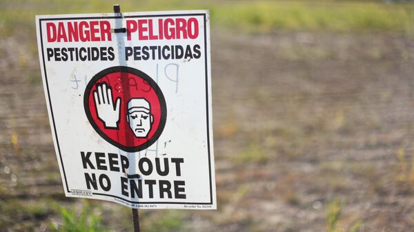 Affiche «Danger pesticides» - Sputnik Afrique