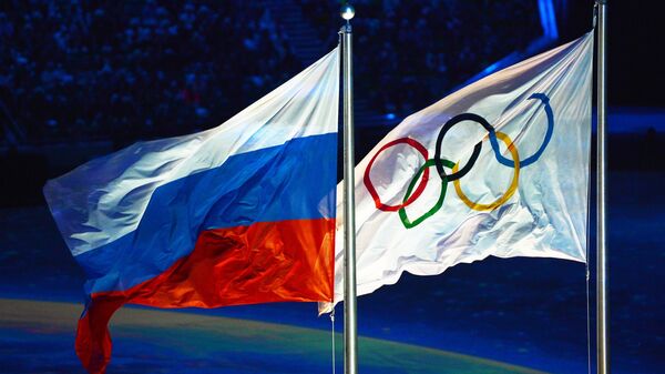 Les drapeaux russe et olympique - Sputnik Afrique