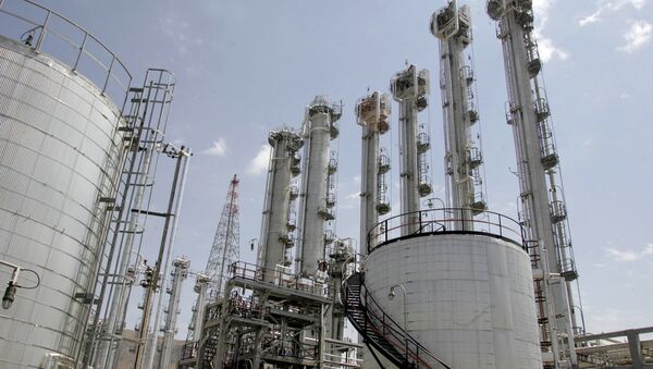  vue générale d'une usine d'eau lourde à Arak, 320 kms au sud de Téhéran - Sputnik Afrique