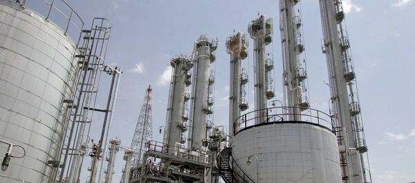vue générale d'une usine d'eau lourde à Arak, 320 kms au sud de Téhéran - Sputnik Afrique