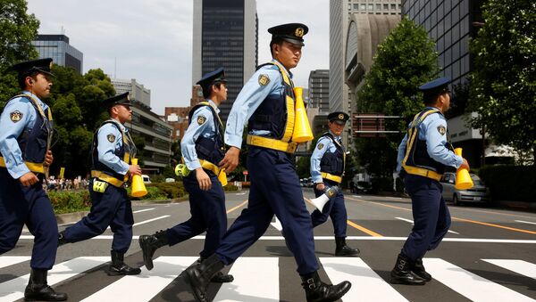 Des policiers à Tokyo - Sputnik Afrique