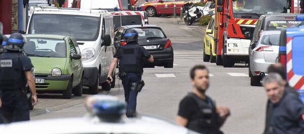 Police and rescue workers stand at the scene after two assailants had taken five people hostage in the church at Saint-Etienne-du -Rouvray near Rouen in Normandy, France, July 26, 2016. - Sputnik Afrique