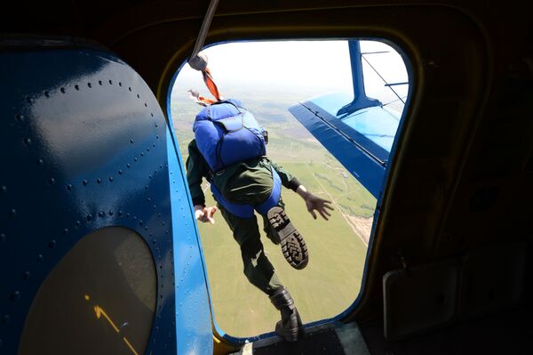 Le parachutisme c'est pour les amateurs de sensations fortes - Sputnik Afrique