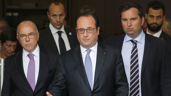 French President Francois Hollande (C), Interior Minister Bernard Cazeneuve (L) and French Interior Ministry spokesman Pierre-Henry Brandet (R) leave the city hall after two assailants had taken five people hostage in the church at Saint-Etienne-du -Rouvray near Rouen in Normandy, France, July 26, 2016. - Sputnik Afrique