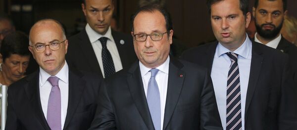 French President Francois Hollande (C), Interior Minister Bernard Cazeneuve (L) and French Interior Ministry spokesman Pierre-Henry Brandet (R) leave the city hall after two assailants had taken five people hostage in the church at Saint-Etienne-du -Rouvray near Rouen in Normandy, France, July 26, 2016. - Sputnik Afrique