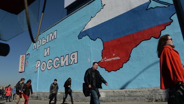 Patriotic graffiti in Moscow related to Crimea's reuniting with Russia - Sputnik Afrique