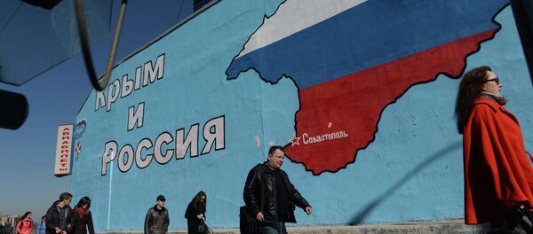Patriotic graffiti in Moscow related to Crimea's reuniting with Russia - Sputnik Afrique