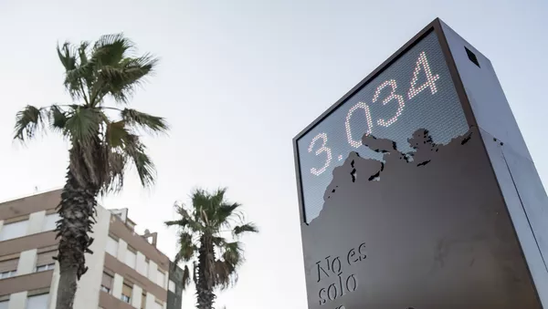 Picture shows a digital billboard that counts the number of refugees who have died in the Mediterranean sea, named the shame counter, during its inauguration under the slogan We are and we will be a refuge city in Barcelona on July 28, 2016. - Sputnik Afrique