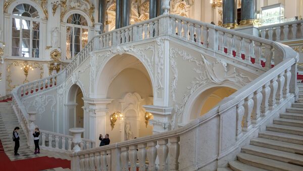 L'escalier principal du musée de l'Ermitage à Saint-Pétersbourg - Sputnik Afrique