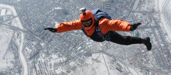 Un parachutiste en chute libre - Sputnik Afrique