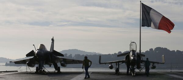 Le drapeau français sur le chasseur Rafale - Sputnik Afrique