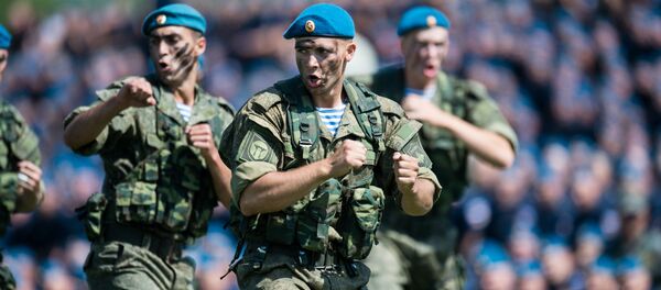 Casser des briques ou nager dans une fontaine? Testez vos connaissances sur les paras - Sputnik Afrique