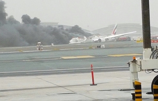 Un Boeing d'Emirates en flammes (Vidéo) Un Boeing d'Emirates en flammes (Vidéo) - Sputnik Afrique