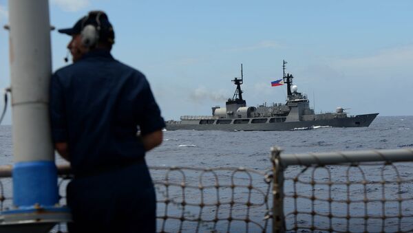 Exercícios navais dos EUA e das Filipinas nas águas do Mar do Sul da China, em junho de 2014 - Sputnik Afrique