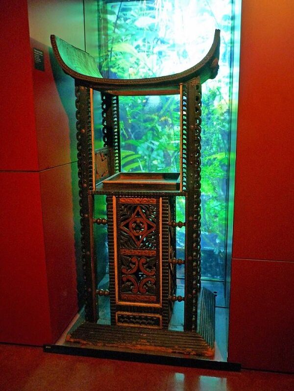 Trône de Glélé2 (Musée du quai Branly) Trône de Glélé2 (Musée du quai Branly) - Sputnik Afrique