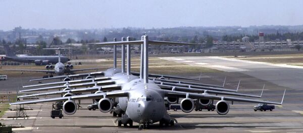 A row of C-17 Globemaster III aircraft line up for refueling at Incirlik air base in Turkey 19 October 2001 in support of Operation Enduring Freedom. - Sputnik Afrique