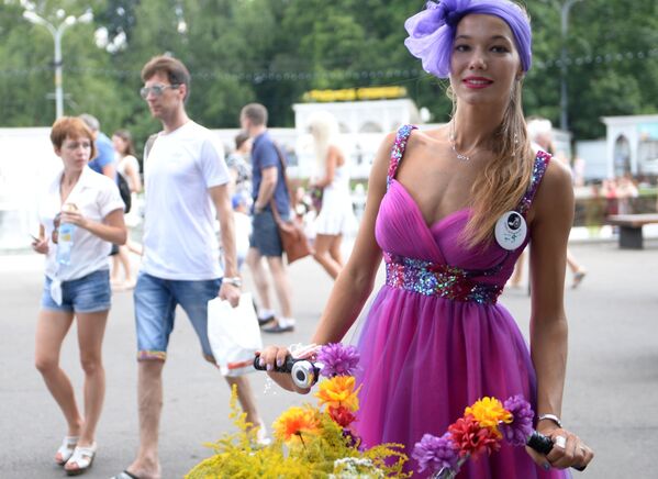 Moscou accueille la parade Lady à vélo - Sputnik Afrique