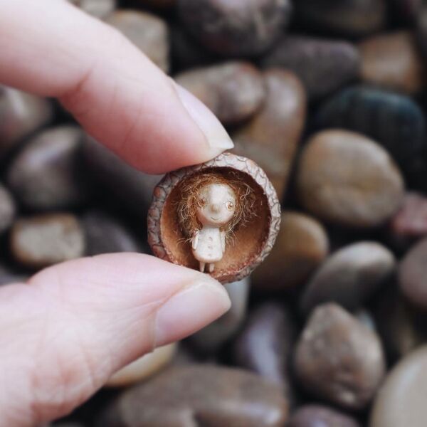 Good Things in Small Packages:  Miniature Dolls That Fit in a Walnut Shell - Sputnik Afrique