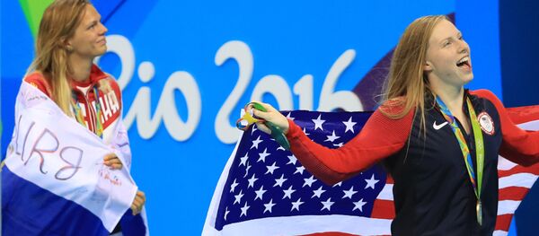 Les nageuses Lilly King, Yulia Efimova - Sputnik Afrique