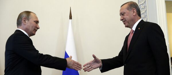 Le dirigeant russe Vladimir poutine et son homologue turc Recep Tayyip Erdogan - Sputnik Afrique