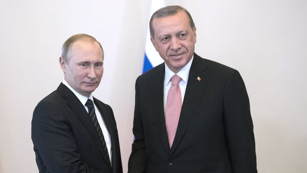 Le président turc Recep Tayyip Erdogan rencontre son homologue russe Vladimir Poutine à Saint-Pétersbourg - Sputnik Afrique