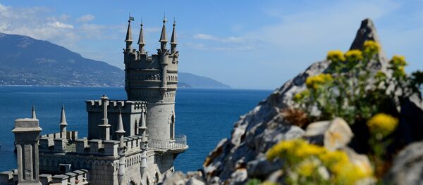 Swallow's Nest is a monument of architecture on top of the Aurora Cliff overlooking the Cape of Ai-Todor in Yalta, the Crimea. - Sputnik Afrique
