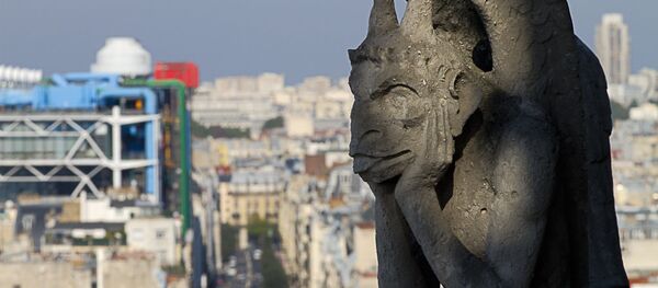 Une chimère de Notre-Dame de Paris et  le centre Pompidou - Sputnik Afrique