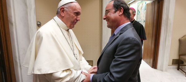 Le président François Hollande rencontre le Pape François - Sputnik Afrique