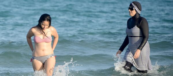 Une femme en burkini - Sputnik Afrique
