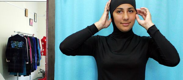 Muslimin in einem Burkini - Sputnik Afrique