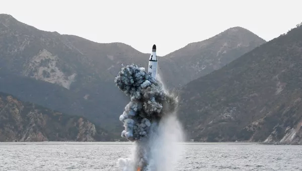 Un missile tiré depuis un sous-marin - Sputnik Afrique