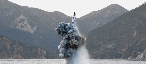 Un missile tiré depuis un sous-marin Un missile tiré depuis un sous-marin - Sputnik Afrique