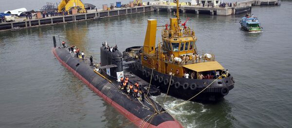 INS Kalvari, un de six sous-marins Scorpene est mis à l'eau à Mumbai, Inde INS Kalvari, un de six sous-marins Scorpene est mis à l'eau à Mumbai, Inde - Sputnik Afrique
