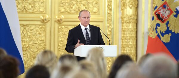 Церемония вручения президентом РФ В. Путиным госнаград победителям и призерам олимпийской сборной РФ - Sputnik Afrique
