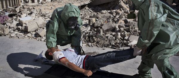 Dans la ville syrienne d'Alep, au nord de la Syrie, des volontaires participent à une simulation portant sur la manière de réagir à une attaque chimique, le 15 septembre 2013. (image d'illustration) - Sputnik Afrique