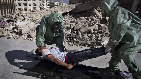 Dans la ville syrienne d'Alep, au nord de la Syrie, des volontaires participent à une simulation portant sur la manière de réagir à une attaque chimique, le 15 septembre 2013. (image d'illustration) - Sputnik Afrique