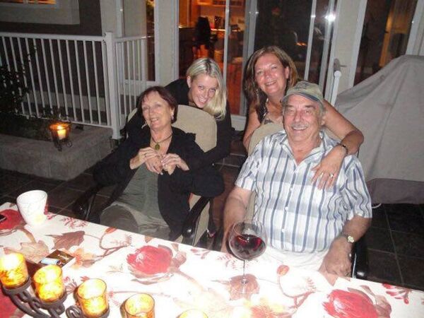 Ashley avec ses grands-parents - Sputnik Afrique