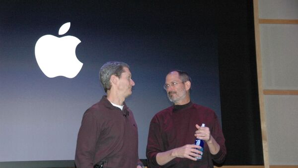 Tim Cook et Steve Jobs - Sputnik Afrique