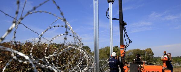 Le mur à la frontière entre la Hongrie et la Croatie - Sputnik Afrique