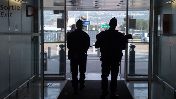 Policiers français à l'aéroport de Marignane - Sputnik Afrique