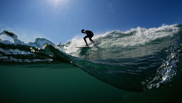 Le High-tech au service des surfeurs en quête de vagues toujours plus monstrueuses - Sputnik Afrique