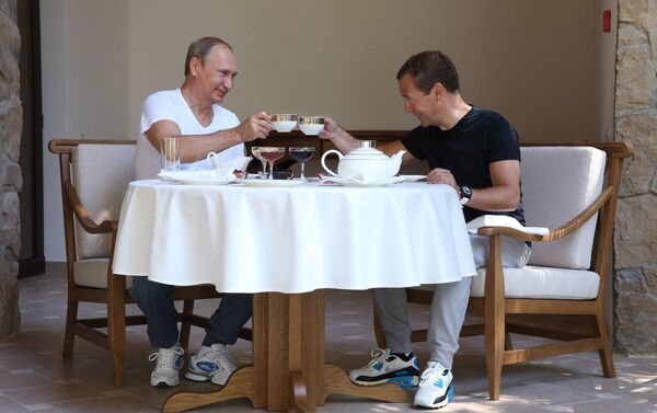 Vladimir Poutine et Dmitri Medvedev - Sputnik Afrique