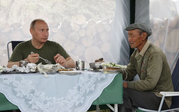 Vladimir Poutine en vacances dans la république de Tyva - Sputnik Afrique