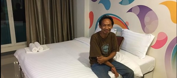 le Thaïlandais sans-abri Waralop - Sputnik Afrique